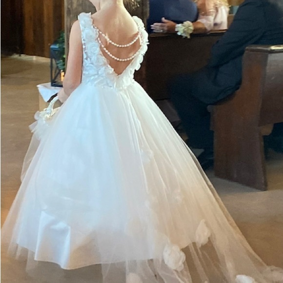 Princess DALIAN a flower girl dress.